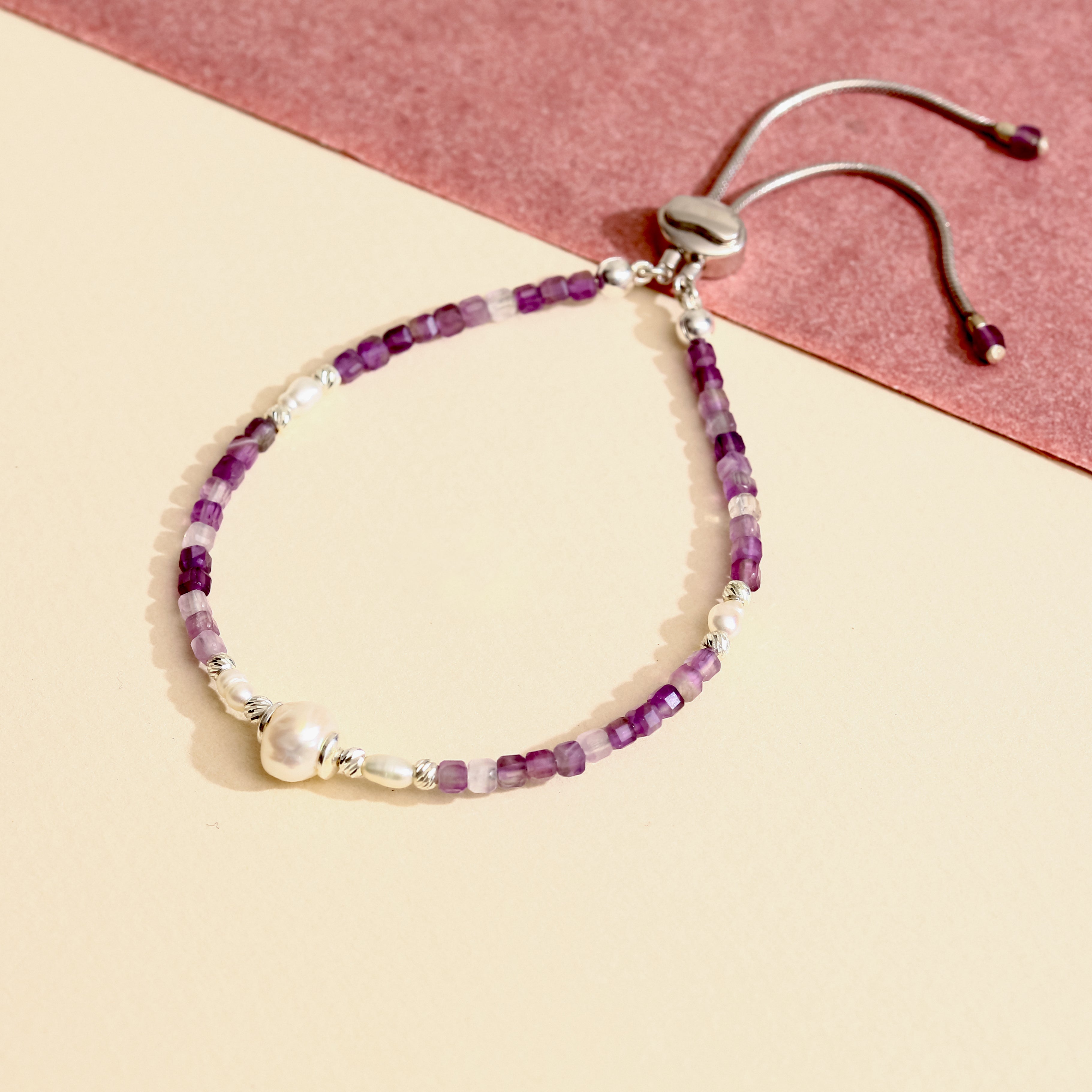 925 Ayar Gümüş Ametist ve İnci Bileklik - Rodyum Kaplama, Ayarlanabilir Sürgülü