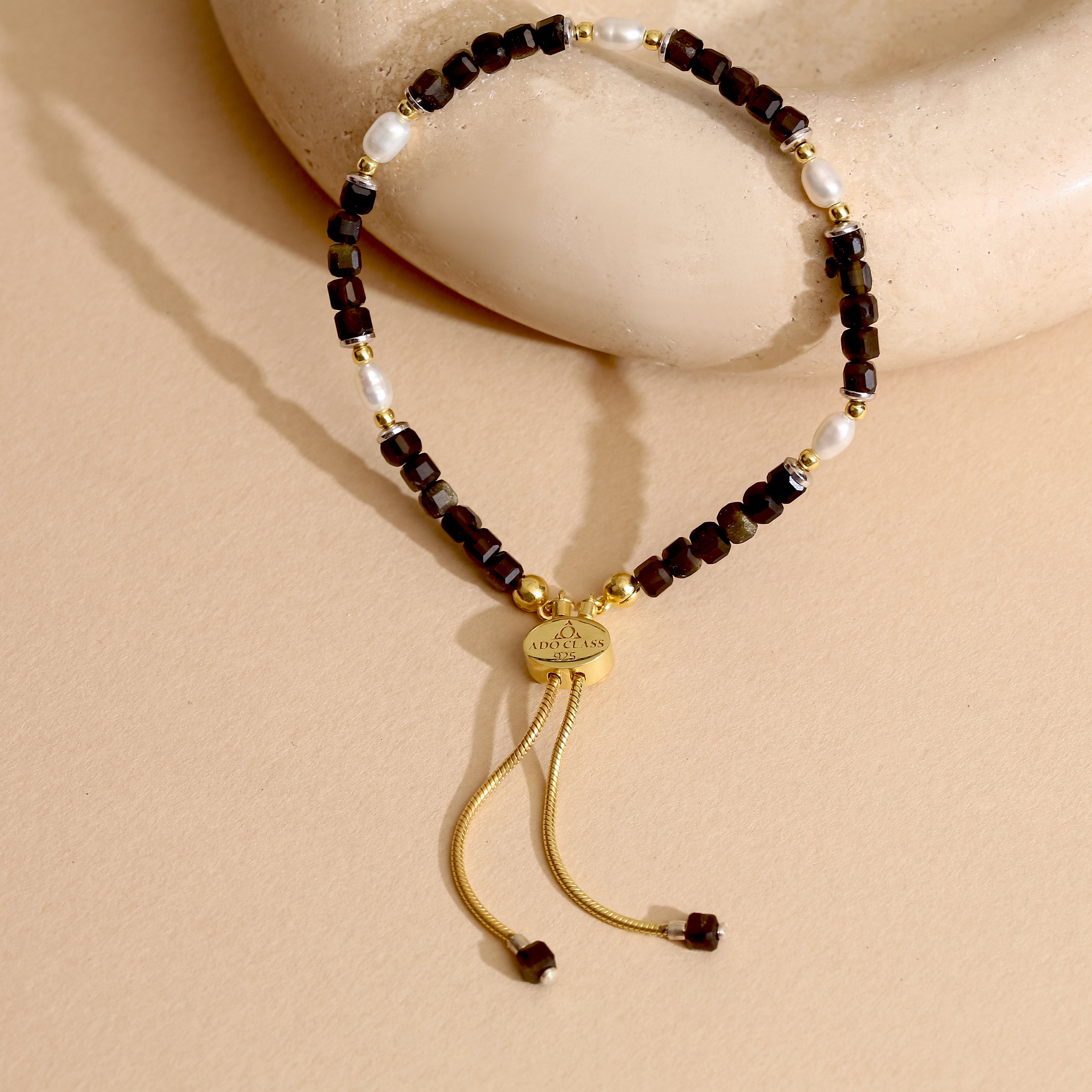 Garnet ve İnci Detaylı Ayarlanabilir Gümüş Bileklik - 18K Gold Vermeil Sürgülü Tasarım