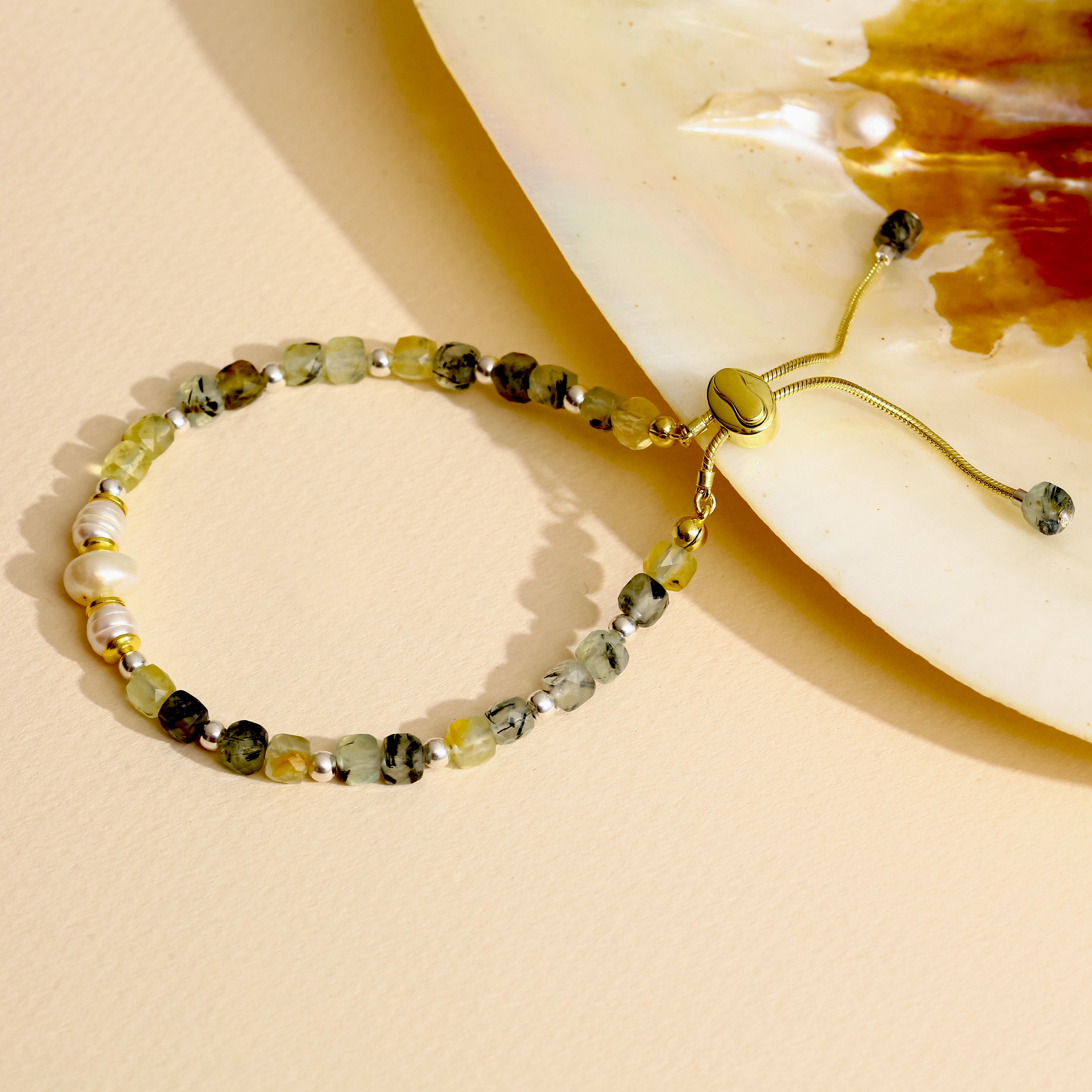 Ayarlanabilir Prehnit ve İnci Bileklik - 18 Ayar Altın Kaplama 925 Ayar Gümüş