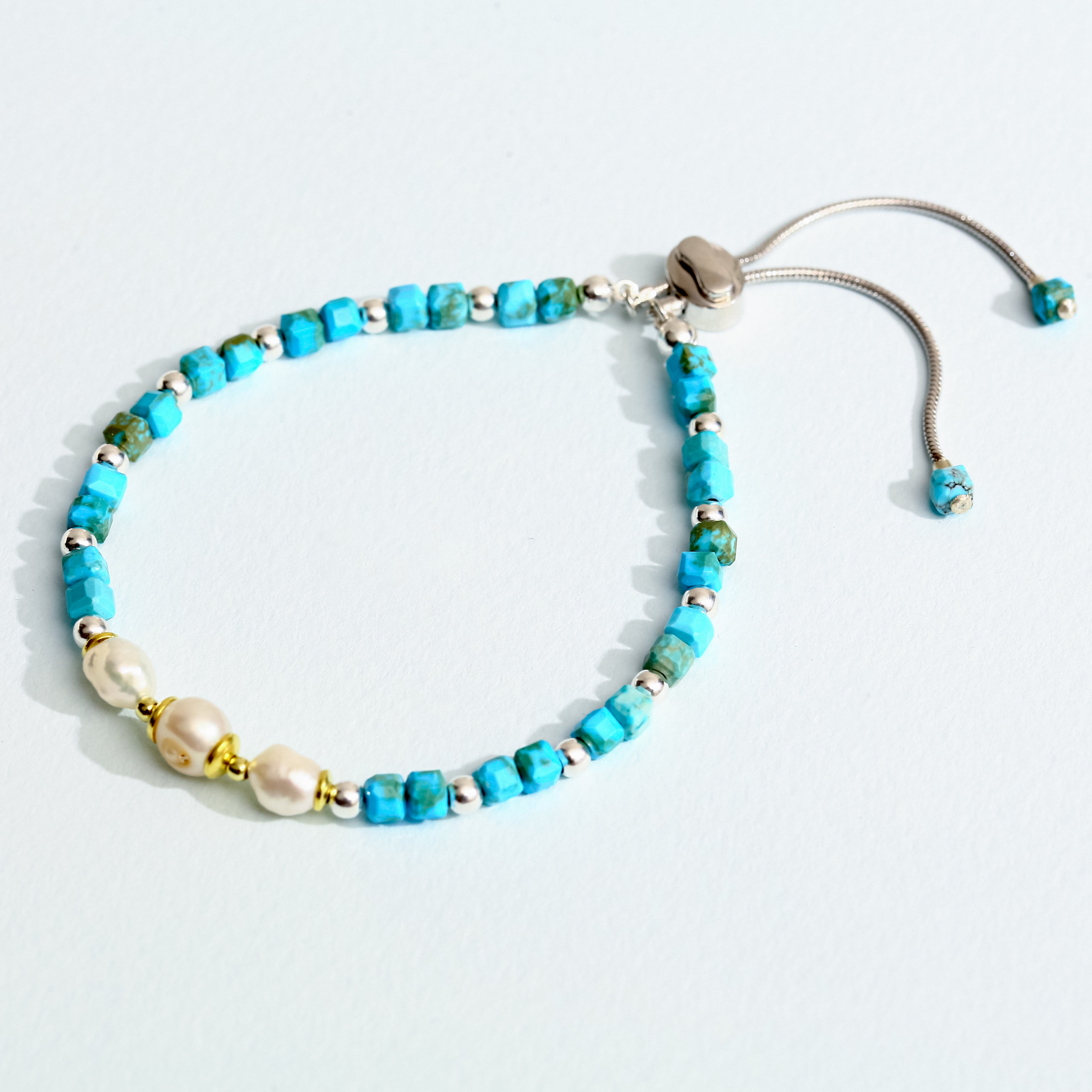 Mavi Havlit ve İnci Detaylı Ayarlanabilir Gümüş Bileklik - 18K Gold Vermeil