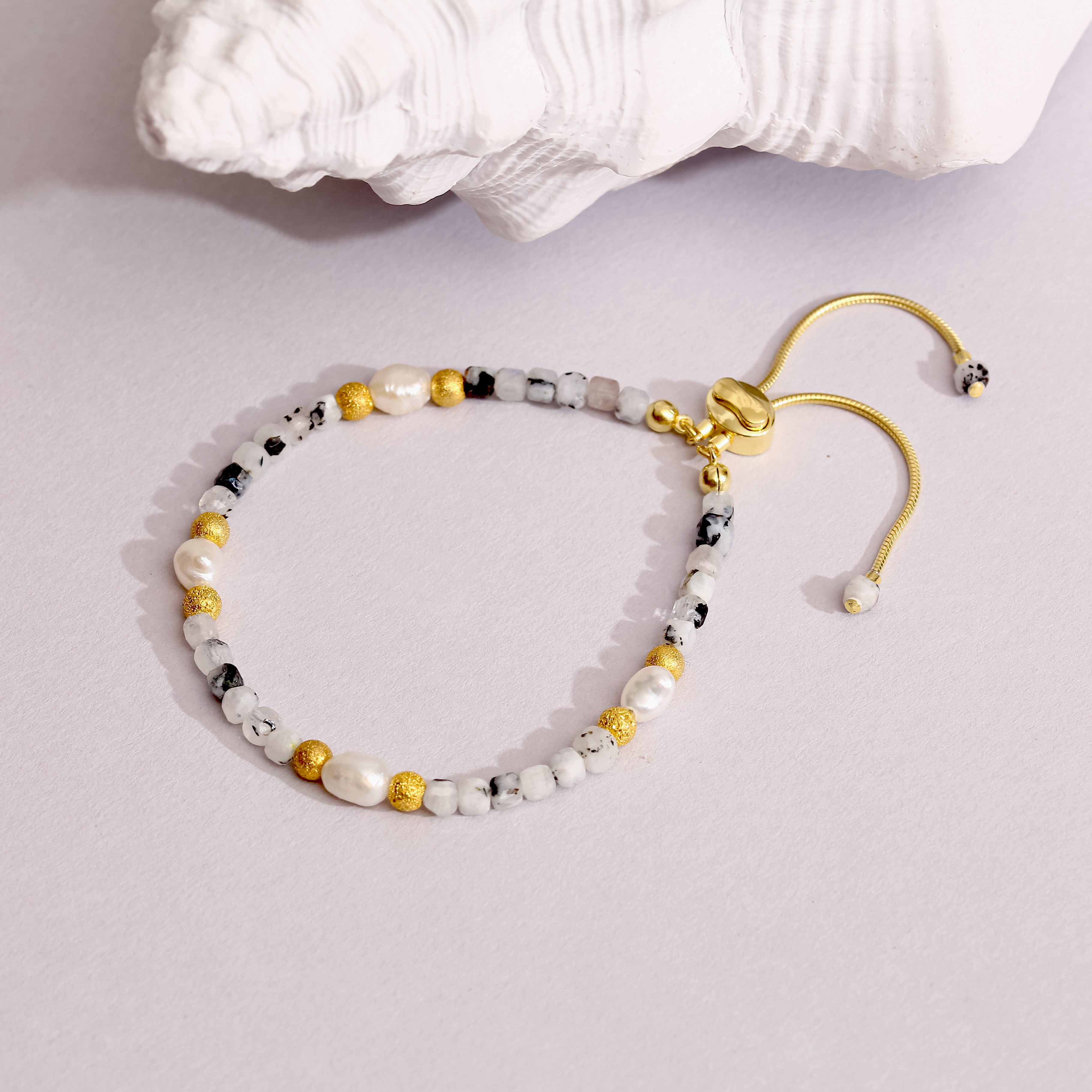 Ayarlanabilir Havlit ve İnci Bileklik - 18 Ayar Altın Kaplama 925 Ayar Gümüş, Çelik Tel