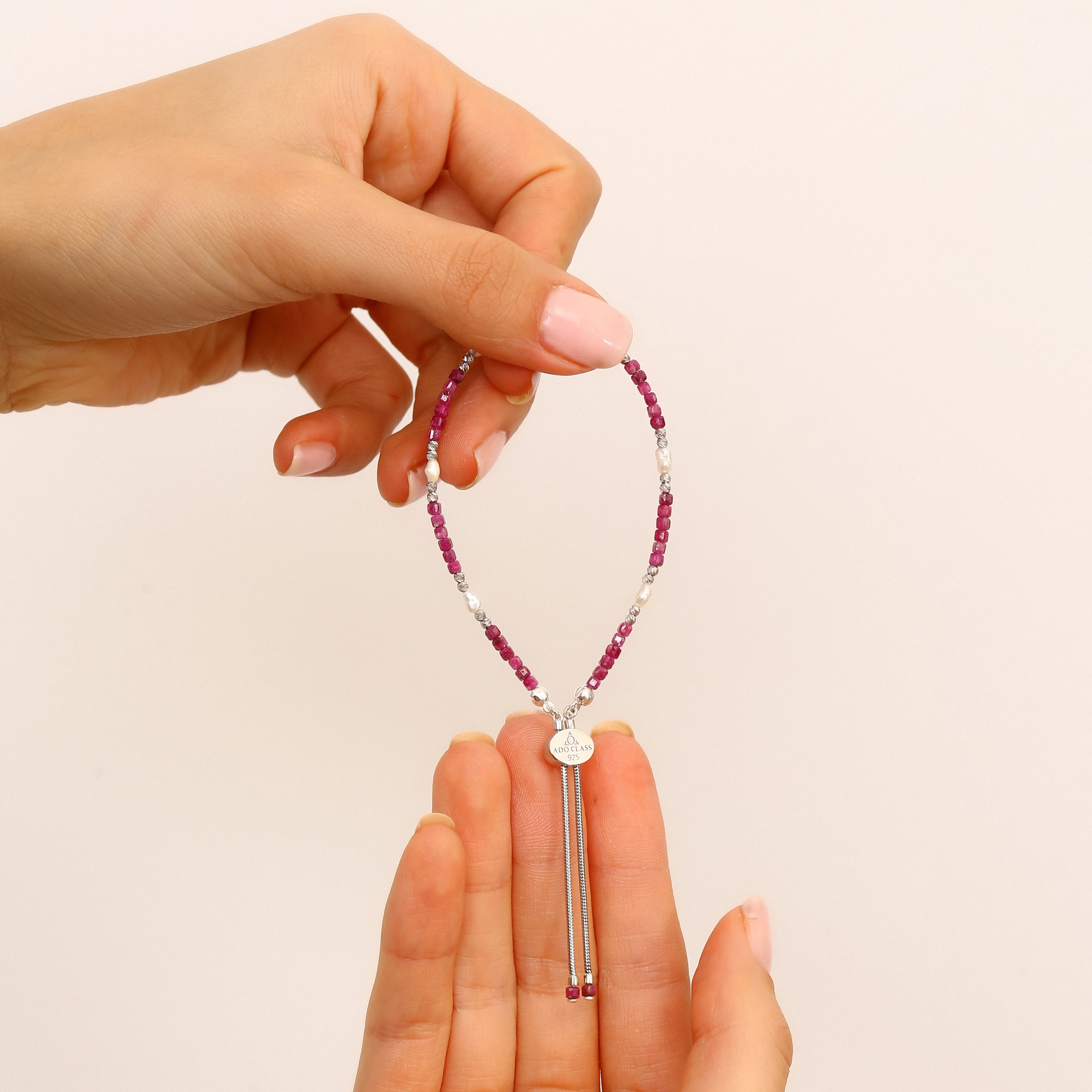 925 Ayar Gümüş Yakut ve İnci Bileklik - Rodyum Kaplama, Ayarlanabilir Sürgülü Tasarım