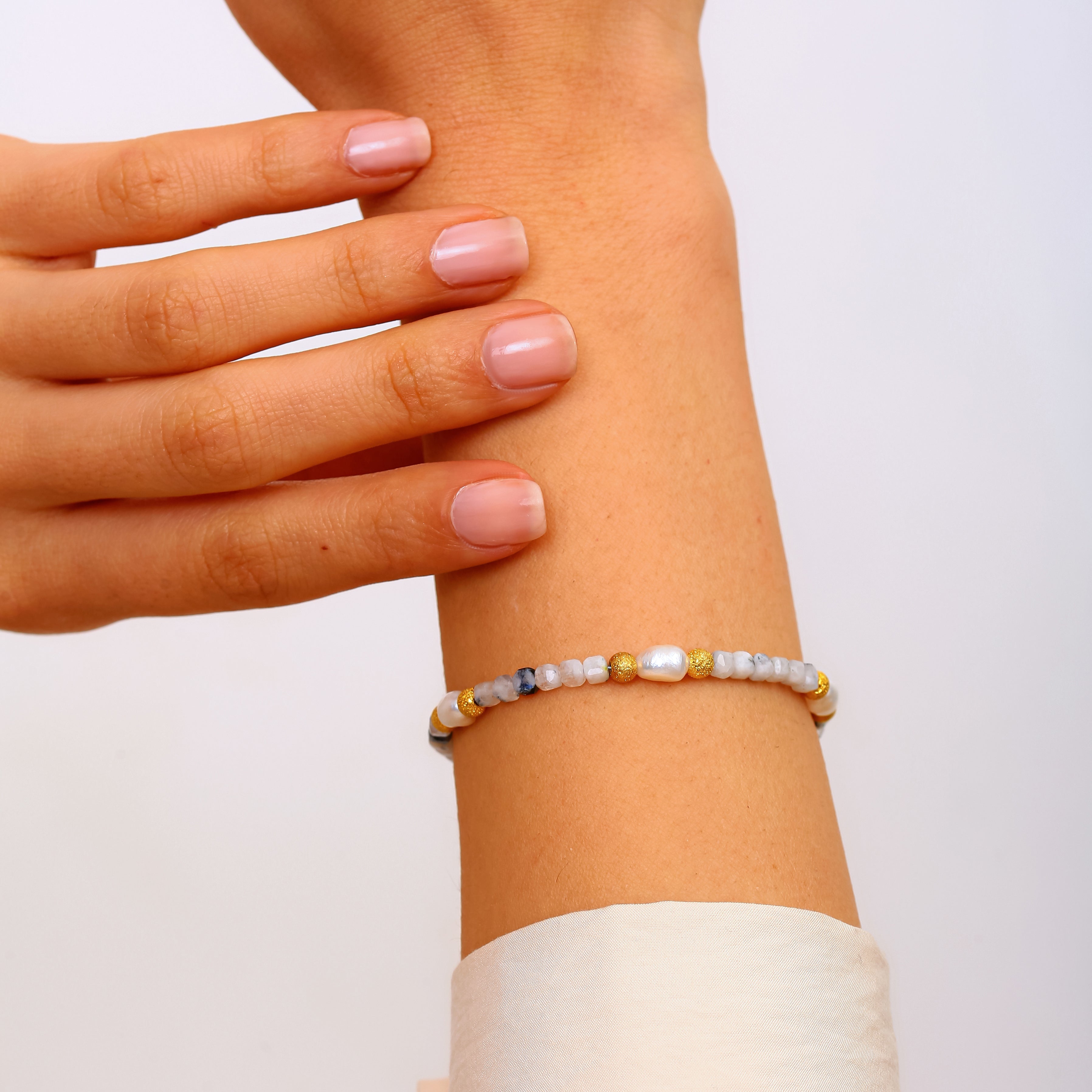 Ayarlanabilir Havlit ve İnci Bileklik - 18 Ayar Altın Kaplama 925 Ayar Gümüş, Çelik Tel