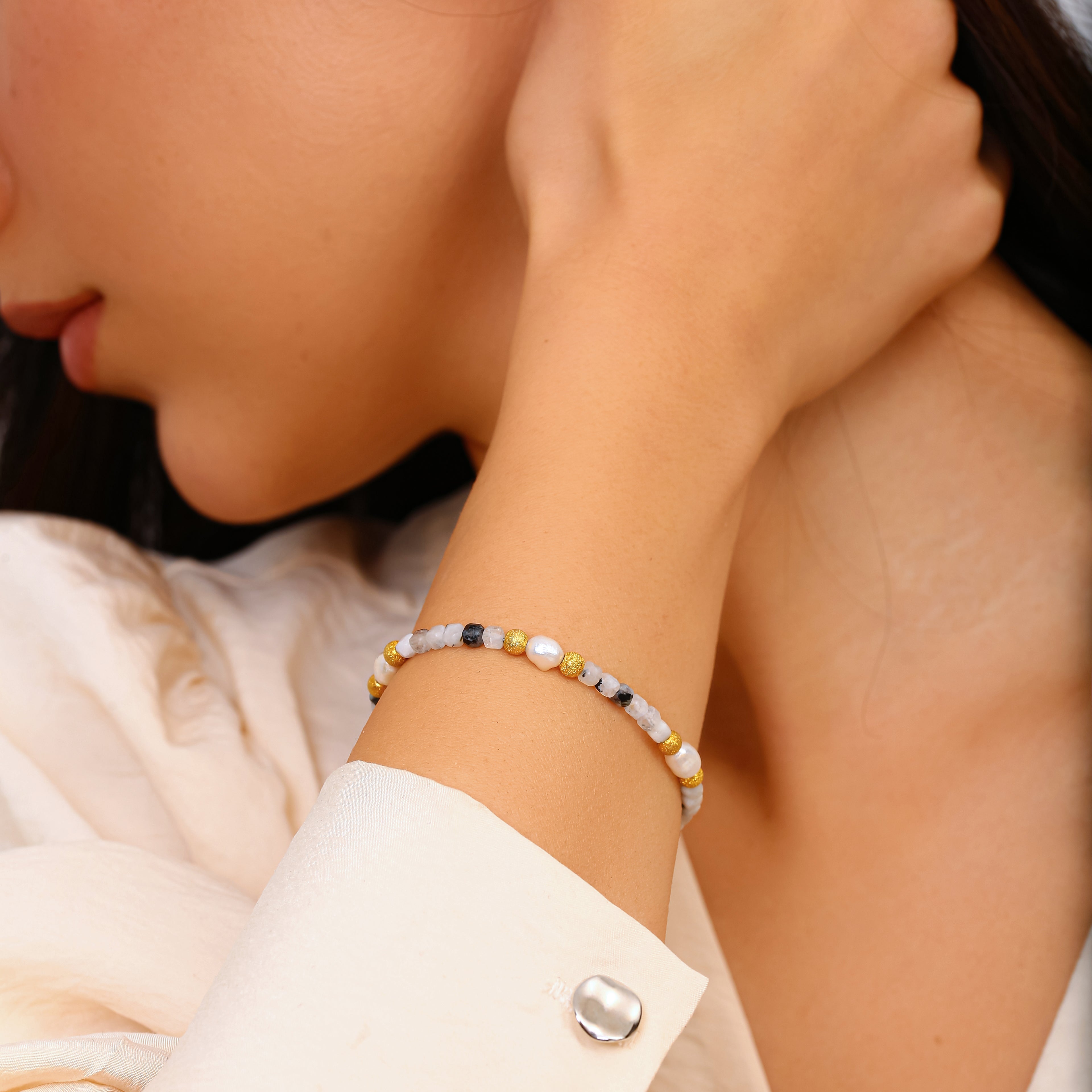 Ayarlanabilir Havlit ve İnci Bileklik - 18 Ayar Altın Kaplama 925 Ayar Gümüş, Çelik Tel