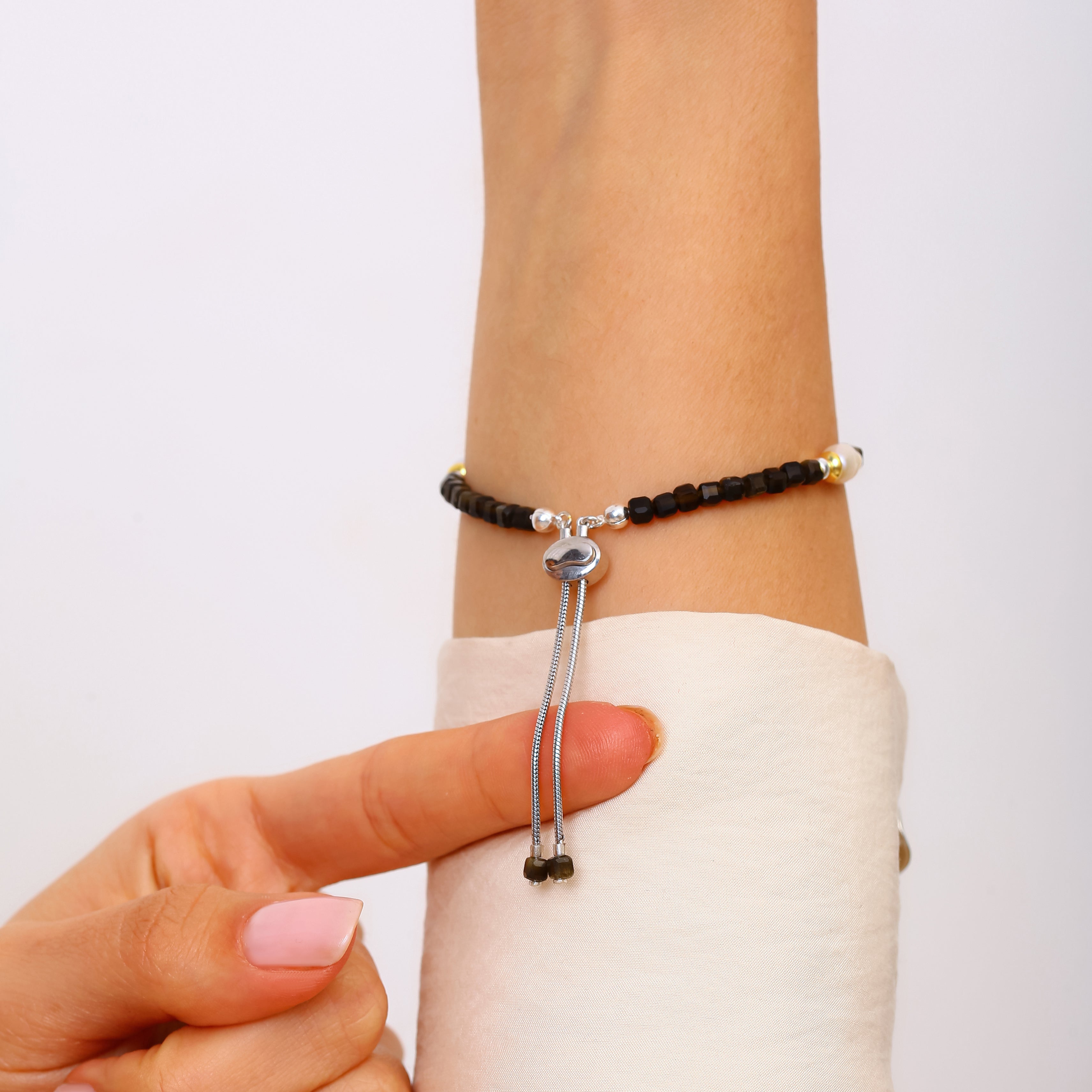 Doğal Siyah Spinel ve Tatlı Su İncisi Taşlı 925 Ayar Gümüş Bileklik - Rodyum Kaplama