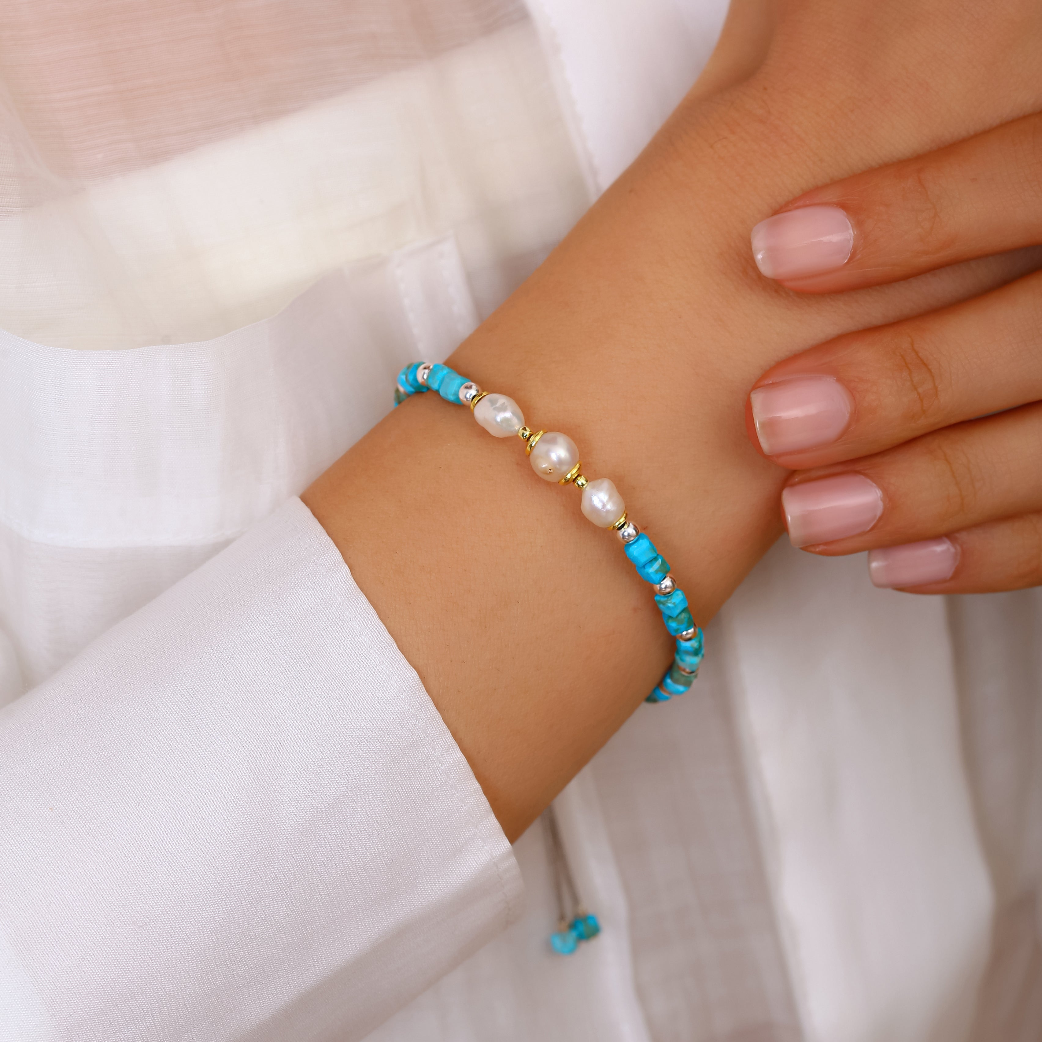Mavi Havlit ve İnci Detaylı Ayarlanabilir Gümüş Bileklik - 18K Gold Vermeil
