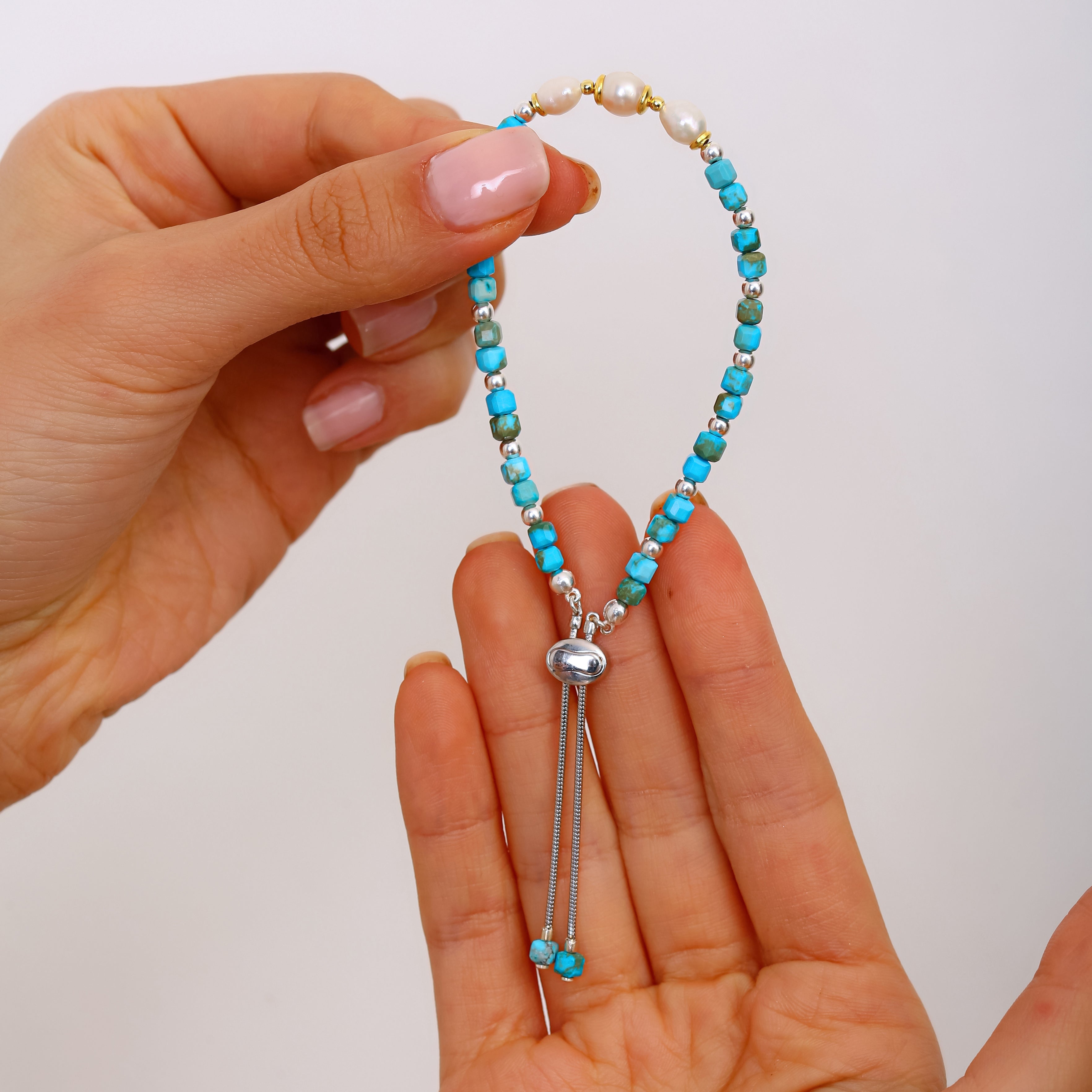 Mavi Havlit ve İnci Detaylı Ayarlanabilir Gümüş Bileklik - 18K Gold Vermeil