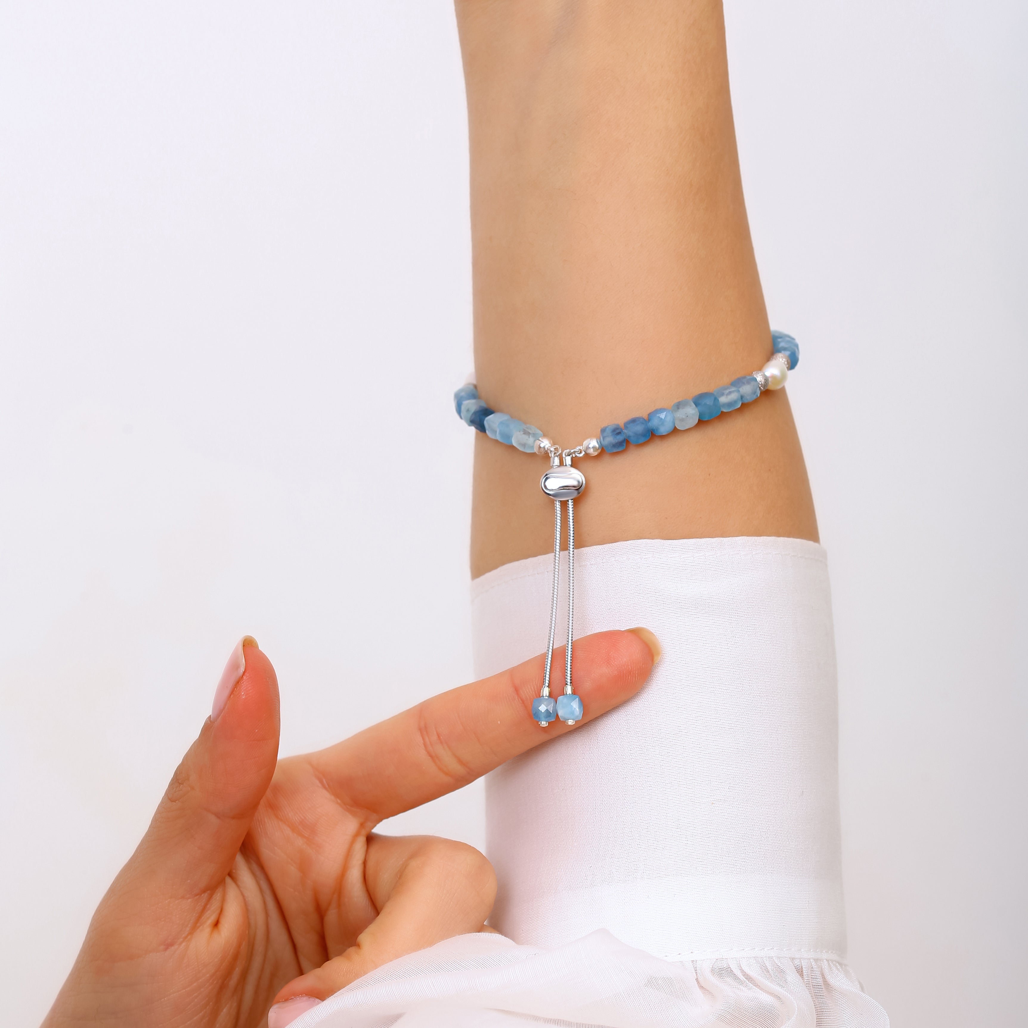 Mavi Akik ve İnci Detaylı Ayarlanabilir Sürgülü Gümüş Bileklik - Rodyum Kaplama