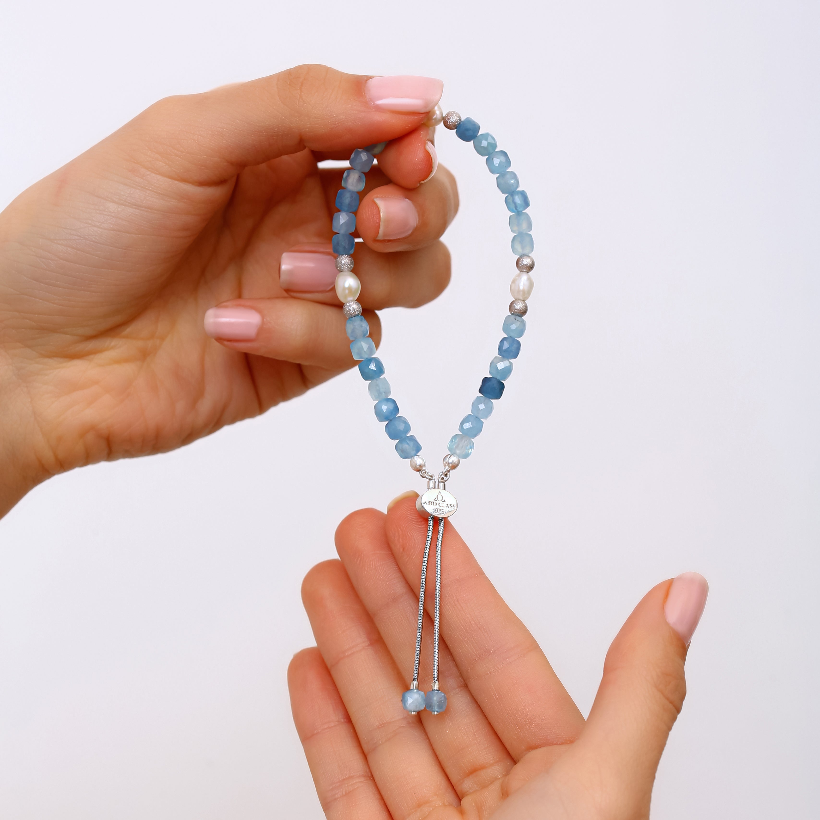 Mavi Akik ve İnci Detaylı Ayarlanabilir Sürgülü Gümüş Bileklik - Rodyum Kaplama