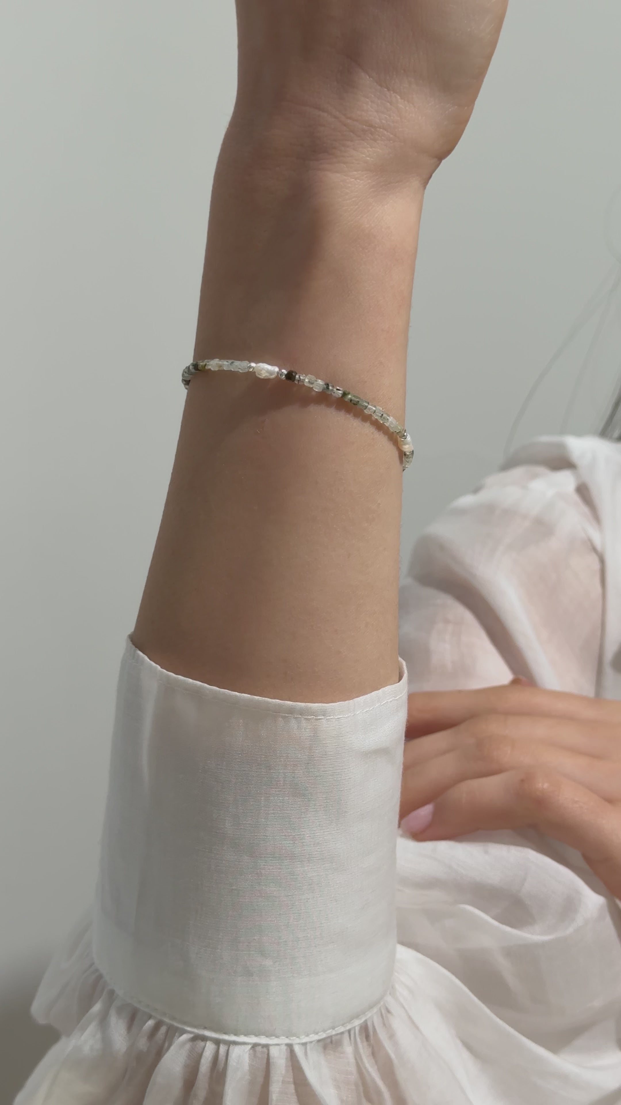 925 Ayar Gümüş Barok İnci ve Labradorit Bileklik - Rodyum Kaplama, Ayarlanabilir