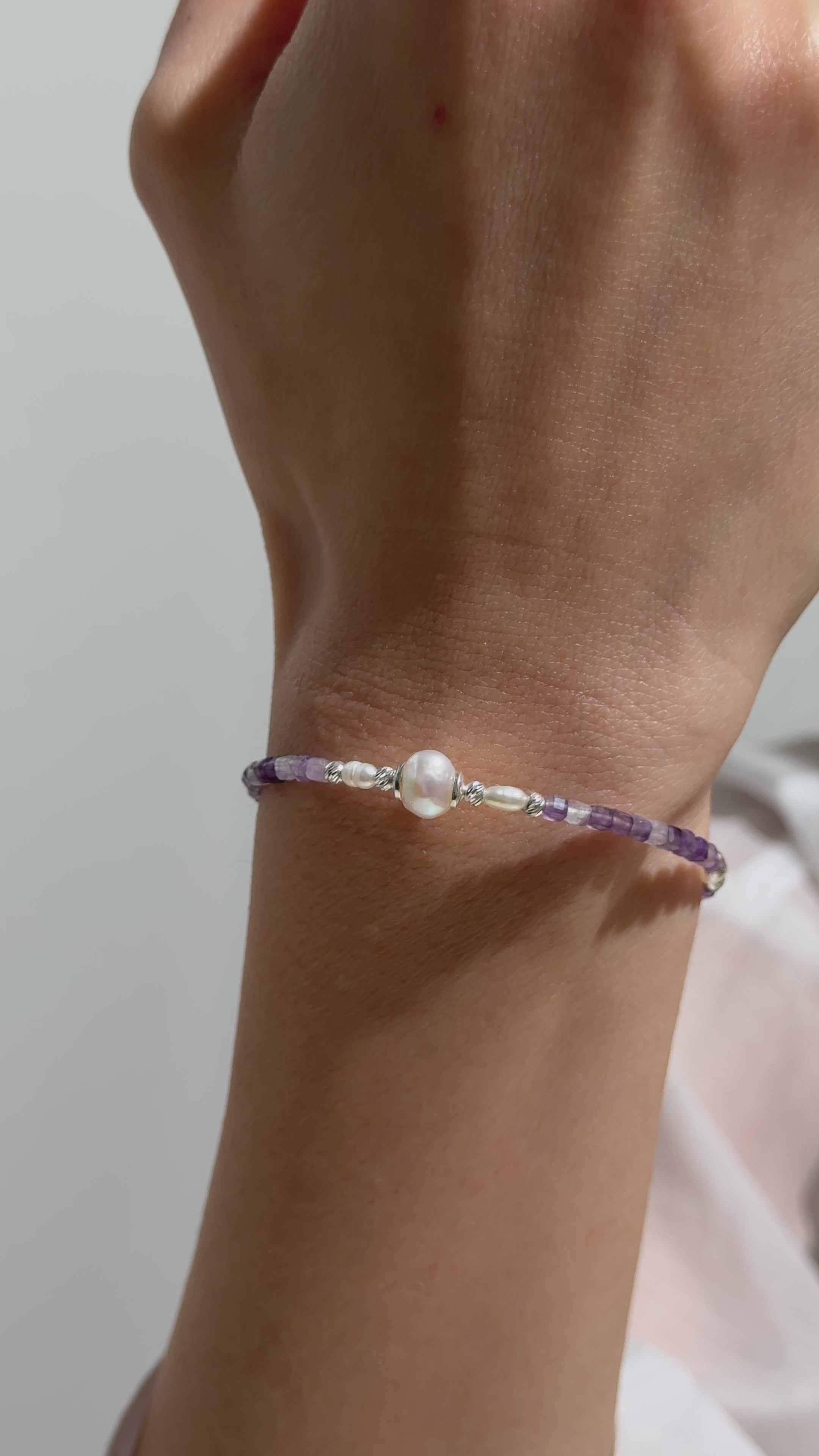 925 Ayar Gümüş Ametist ve İnci Bileklik - Rodyum Kaplama, Ayarlanabilir Sürgülü