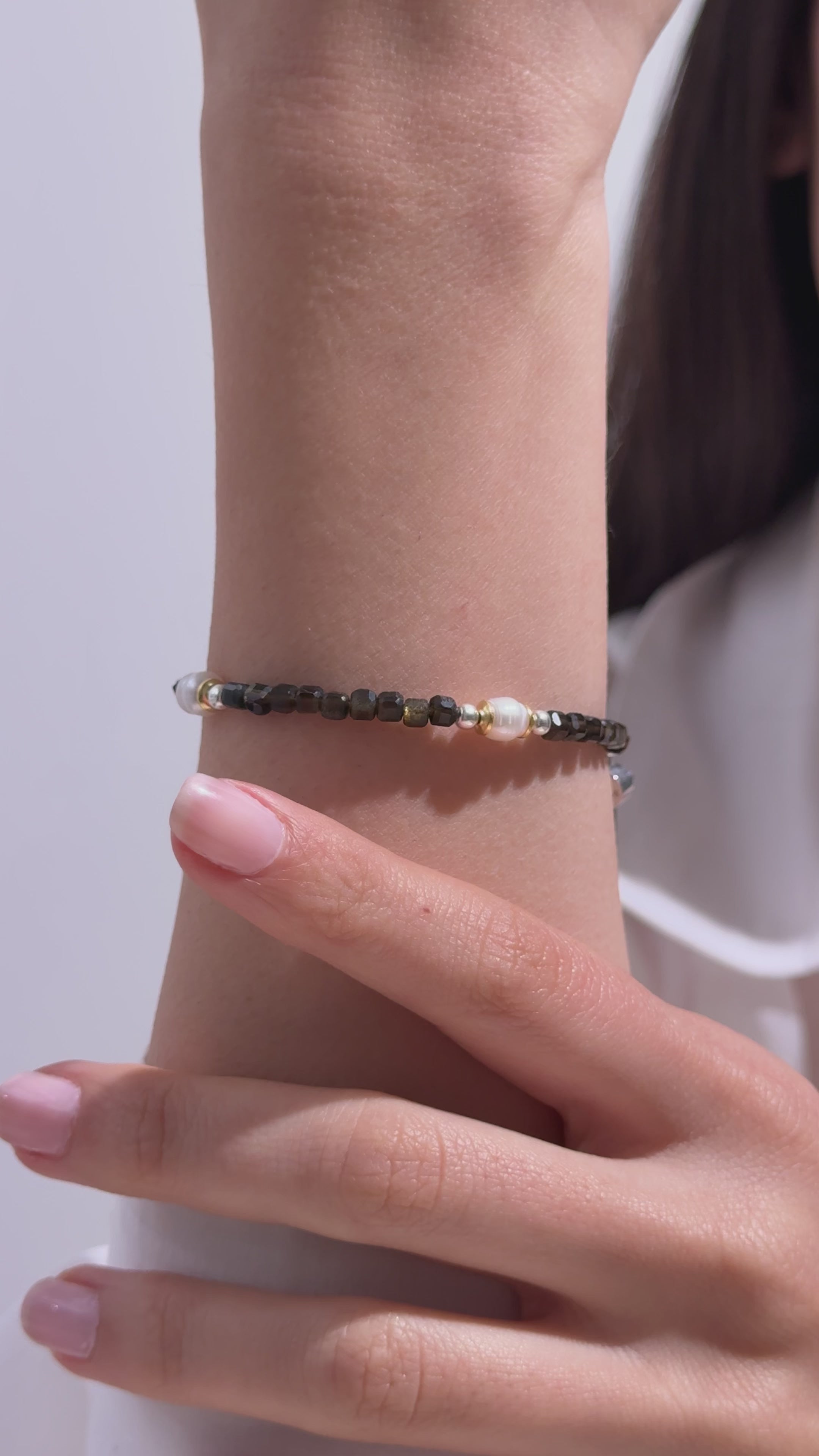 Doğal Siyah Spinel ve Tatlı Su İncisi Taşlı 925 Ayar Gümüş Bileklik - Rodyum Kaplama