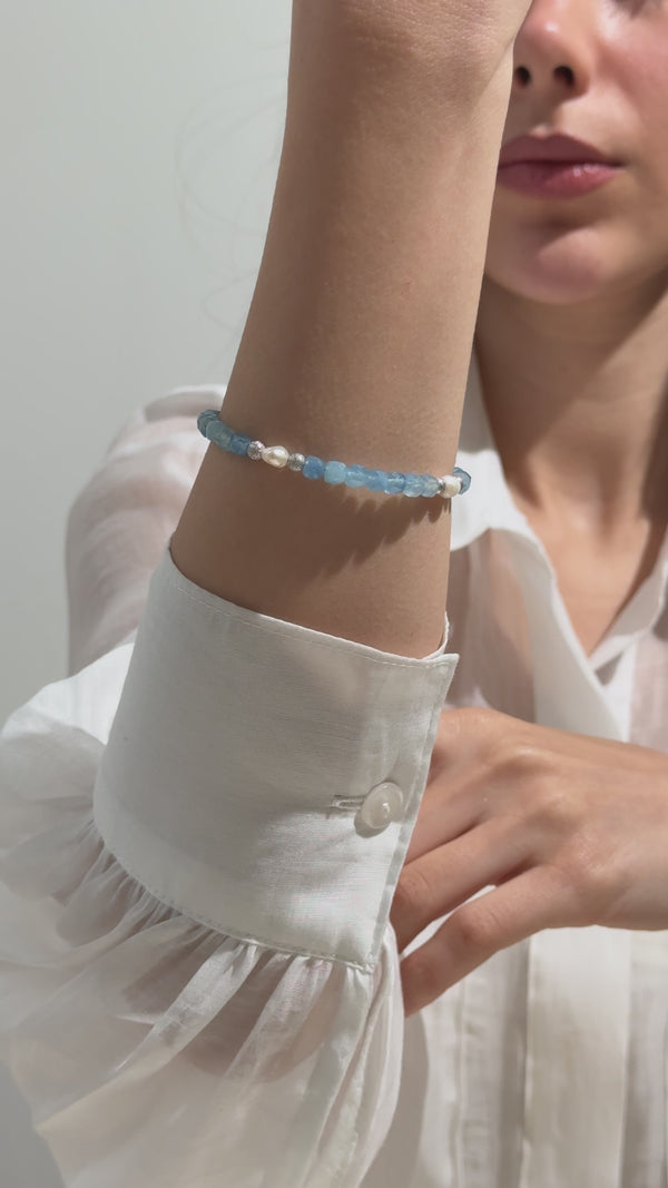 Mavi Akik ve İnci Detaylı Ayarlanabilir Sürgülü Gümüş Bileklik - Rodyum Kaplama